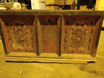 Historická malovaná truhla