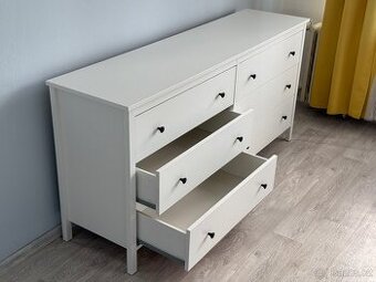Komoda IKEA KOPPANG – bílá, 6 zásuvek, krásný stav