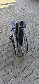 Skládací kolečkové křeslo