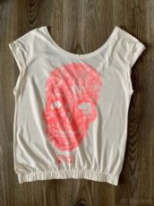 Bílé dámské tričko Bershka s růžovou