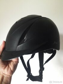 Jezdecká helma