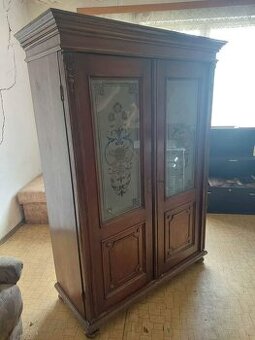Starožitná skříň - 1