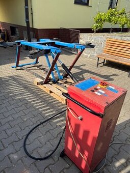 Hydraulický zvedák na auto - 1