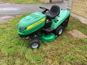 Zahradní traktor John Deere - Castelgarden