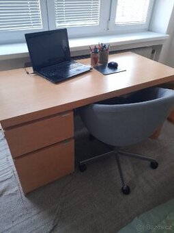 Daruji velký psací stůl Ikea