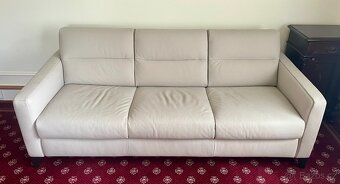Prodám luxusní rozkládací kožený gauč NATUZZI (2 roky starý)