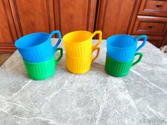 Retro plastové - na skleničky.