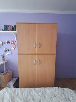 Šatní skříň, skříň