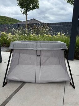 Cestovní postýlka Babybjörn Light Silver
