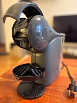 Kavovar Nescafe Dolce Gusto Genio sedy