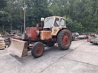 Traktor Bělorus