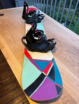Damsky Burton Genie 150cm + vazani Burton Scribe L