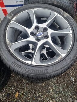 Volvo v40, 2015, 205x50x17,Bridgestone zimní