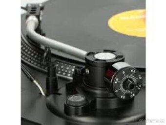 Gramofon Lenco L-3808 – velmi dobrý stav, málo hraný