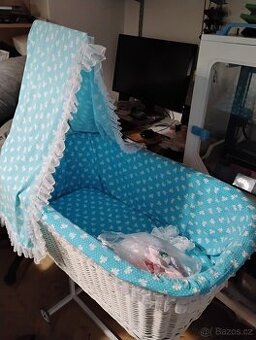 Proutěný koš+ oblečky na chlapečka. - 1