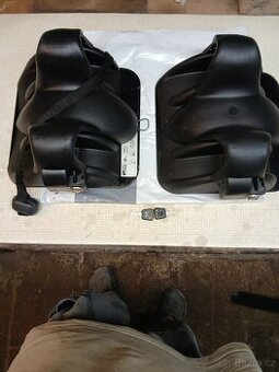 Magnetický držák lyzí