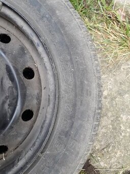 Prodám pneumatiky o rozměru 155/70 R13 i s diskem