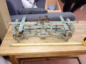 Staré litinové váhy, originální barva