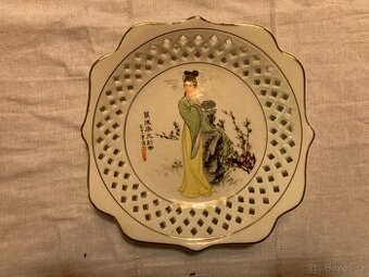 Ozdobný čínský porcelánový talíř