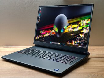 18" 300HZ_ALIENWARE 18 AREA-51_U7-255HX_32GB_RTX 5060 8GB