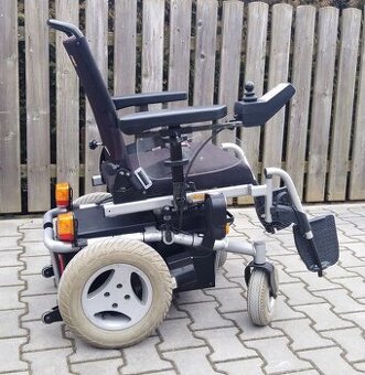 Elektrický invalidní vozík Meyra Champ s liftem.