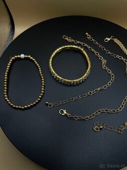 Sada krásných pozlacených náramku