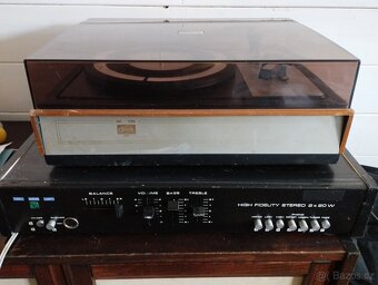 Gramofon a zesilovač