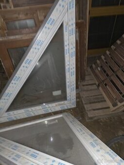 Okna do stitu plastova nova