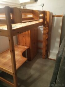 Patrová postel z masivního dřeva - 1