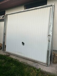 Prodám výklopná garážová vrata