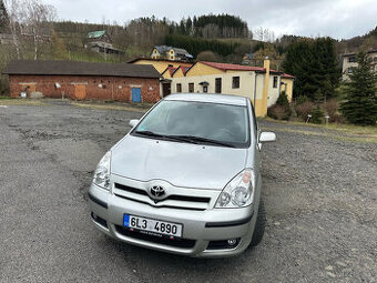 Toyota Corolla Verso 1,8 VVTi, 7 míst, automat, 124500km.