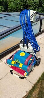 Bazénový robotický vysavač Dolphin