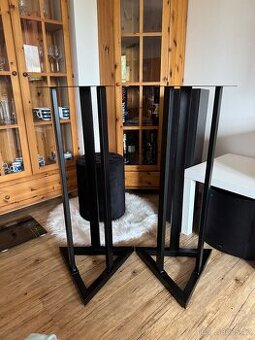 Hi-fi stojany pro regálové reproduktory