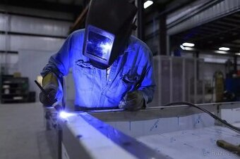 SVÁŘEČ 300KČ/HOD CO2