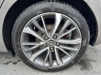 Alu Kola s pneu Toyota 225/45 R 17
