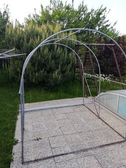 Konstrukce fóliovníku 2x2m