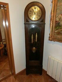 podlahové hodiny