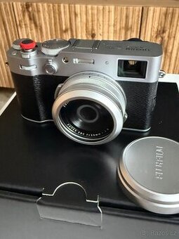 Fujifilm X100VI stříbrný