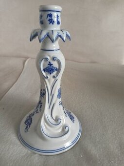 Krásný zdobný svícen Cibulak