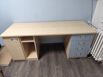Psací stůl