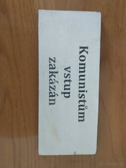 Cedule Komunistům vstup zakázán