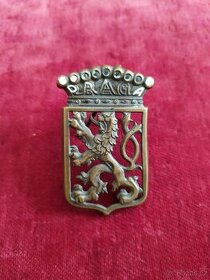 Přední znak na Pragu Alfa