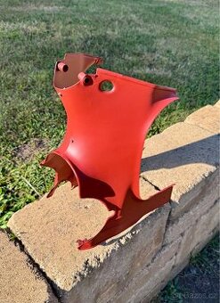 Jawa ČZ 125 175 kývačka - podsedlové plechy