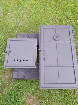 Set dvířek k udírně a topeništi