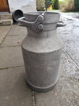 Konev od mléka, mlékárna Třebíč