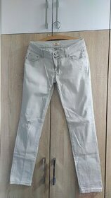 Šedé trhané džíny