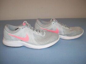 Sportovní obuv dámská  NIKE  REVOLUTION  4  - č. 40