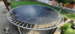 Trampolína