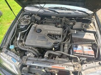 Prodám díly Volvo V40 combi rv 98