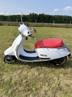 Skútr 125 ccm (najeto pouze 470km)
